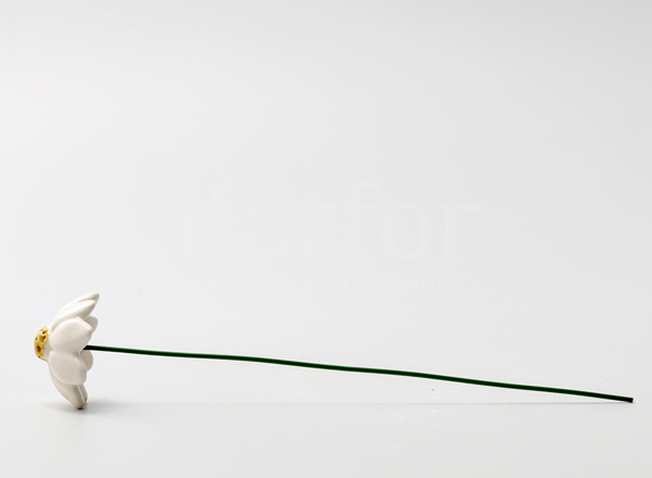 Sculpture Chamomile with drooping petals