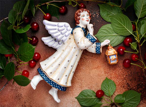 Sculpture Wall angel with a flashlight 1