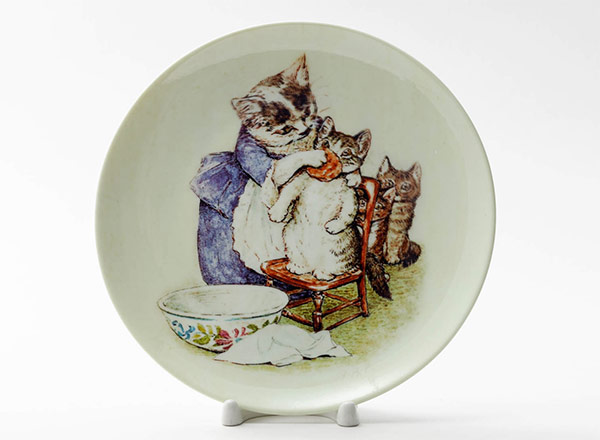 Decorative plate Potter Beatrix Washing the kittens