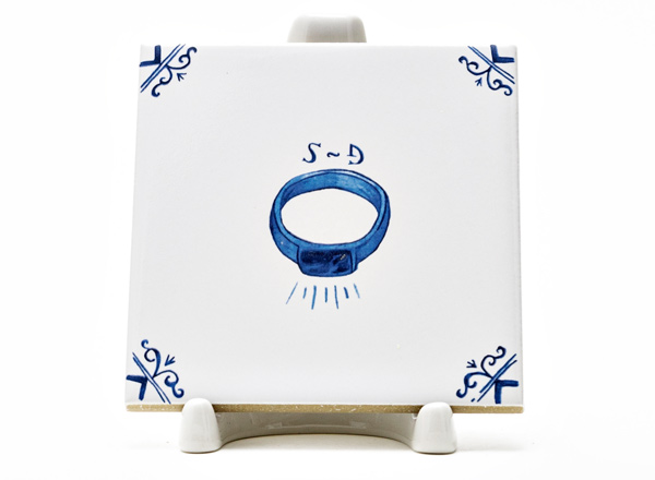 Tile Dutch. Ring with garnet 