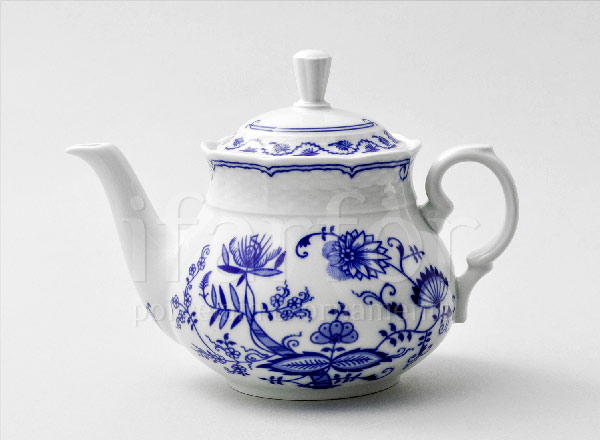 Teapot brewing Bulbous pattern. Zwiebelmuster Natalie
