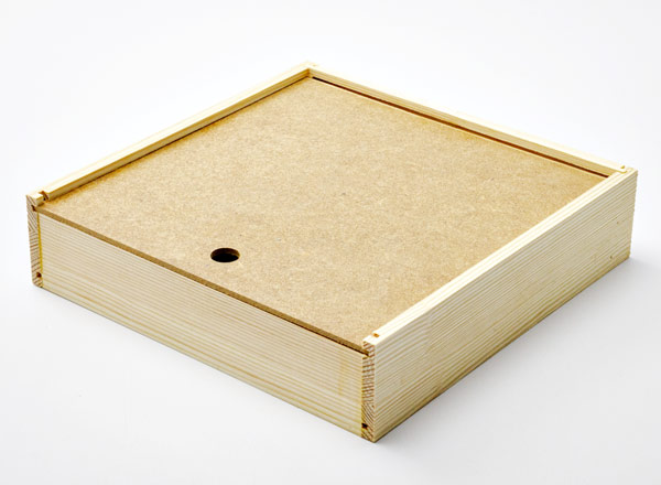 Шкатулка для 3х декоративных тарелок Шкатулка для трех декоративных тарелок. Сосна Шкатулка