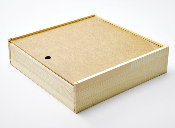 Шкатулка для 4х декоративных тарелок Шкатулка для четырех декоративных тарелок. Сосна Шкатулка