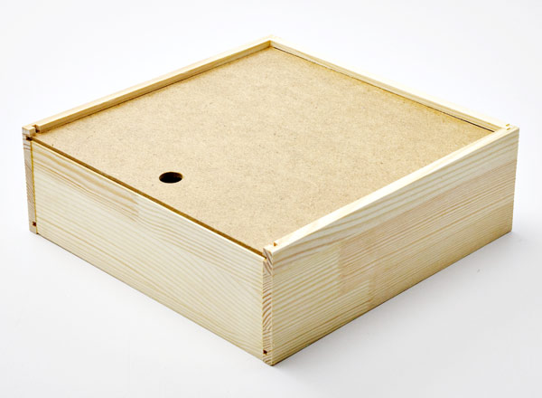 Шкатулка для 6 декоративных тарелок Шкатулка для шести декоративных тарелок. Сосна Шкатулка