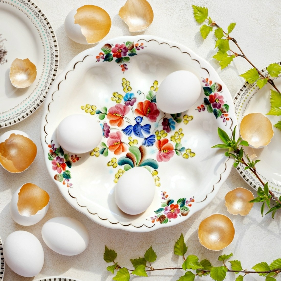 «Лебедь из шин не боится машин. Он сам был когда-то частью машины и знает обняв колесо, мимо едет свернувшийся в коконе 