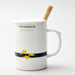 Кружка с крышкой и ложкой The world of dolphins Royal Classics 480 мл.