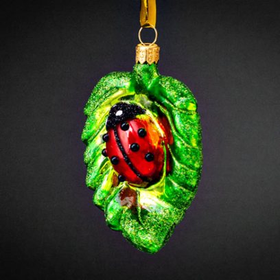 Елочная игрушка Божья коровка на листике