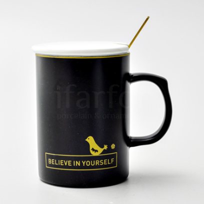 Кружка с крышкой и ложкой «Belive in yourself» Форма: Royal Classics. Керамика. 480 мл.