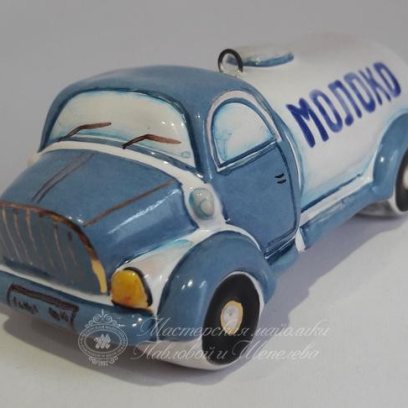 Елочная игрушка «Молоковоз» Майолика. 35 x 40 мм.