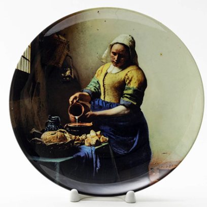 Декоративная тарелка Молочница