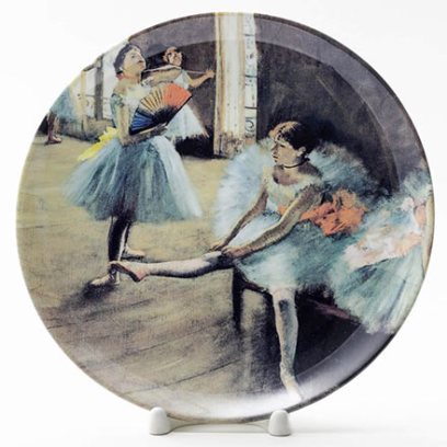 Декоративная тарелка Балерины в танцевальном классе
