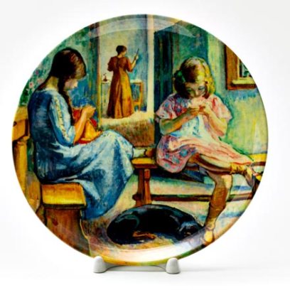 Декоративная тарелка Девочки за шитьем