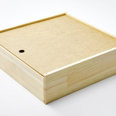 Шкатулка для 5 декоративных тарелок Шкатулка для пяти декоративных тарелок. Сосна Шкатулка