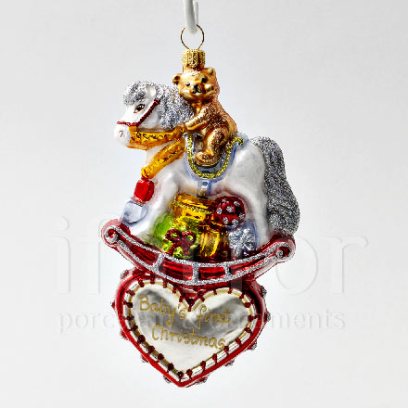 Елочная игрушка в подарочной коробке Первое Рождество малыша (красная качалка)