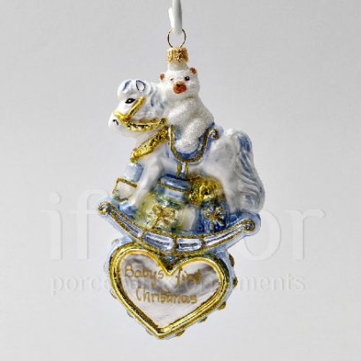 Елочная игрушка в подарочной коробке Первое Рождество малыша (голубая качалка)