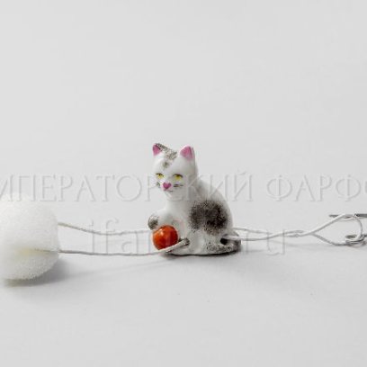 Каплеуловитель «Кошка с мячом» Форма: Кошка с мячом. Твердый фарфор