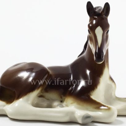 Скульптура Жеребенок лежащий