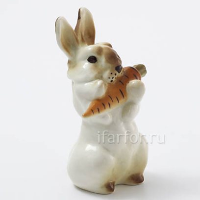 Скульптура Заяц с морковкой 1