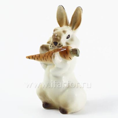 Скульптура Заяц с морковкой 2