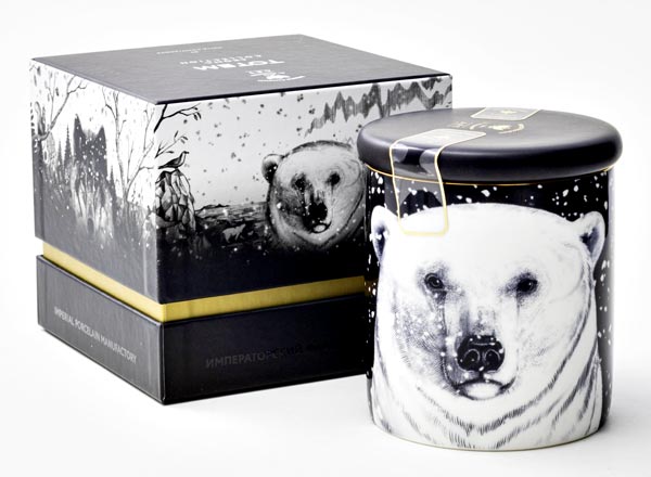 Candle scented in a porcelain candlestick Black pepper Totem. Bear