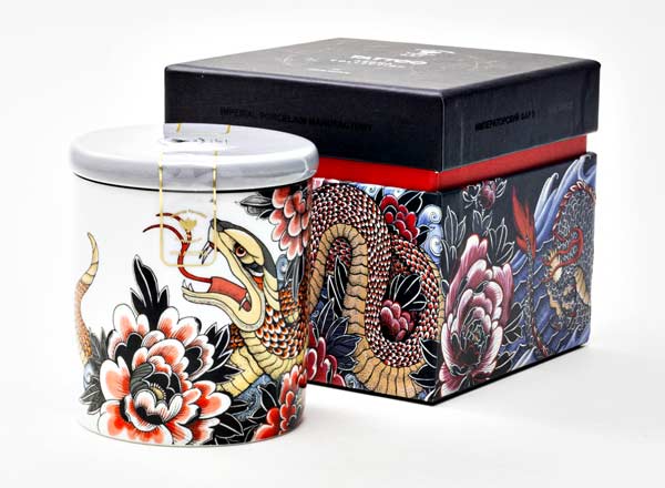 Candle scented in a porcelain candlestick Northern lights Tattoo. SERPENTA