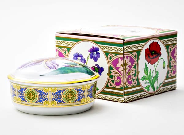 Туалетная коробочка в подарочной коробке Цветы и ягоды России. Нежный ирис Круглая