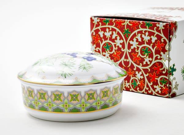 Туалетная коробочка в подарочной коробке Цветы и ягоды России. Можжевельник ароматный Круглая