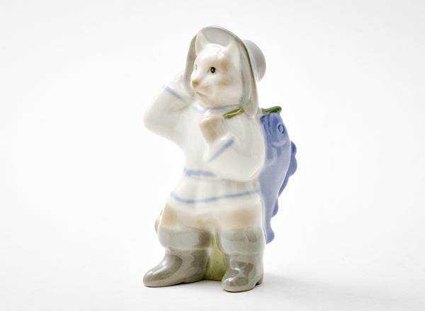 Sculpture Cat with a fish Luck