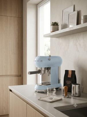 Кофеварка-эспрессо SMEG ECF02PBEU, цвет пастельно-голубой глянцевый