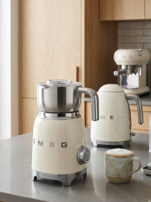Вспениватель-капучинатор молока SMEG MFF11CREU, цвет кремовый глянцевый