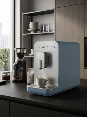 Автоматическая кофемашина SMEG BCC13SBMEU, цвет синий шторм матовый