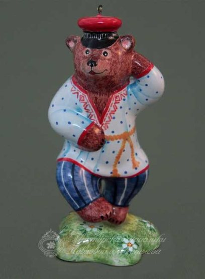 Елочная игрушка «Медведь в шляпе» Майолика. 55 x 110 мм.
