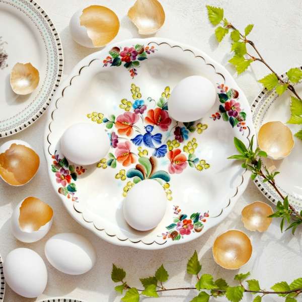 Пасхальное яйцо на подставке