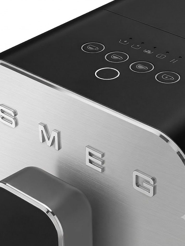 Автоматическая кофемашина SMEG BCC11BLMEU Цвет черный матовый